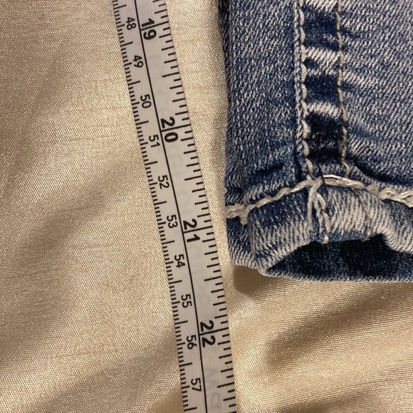 “No Boundaries” Denim Jean Capris size 9 - Picture 8 of 11